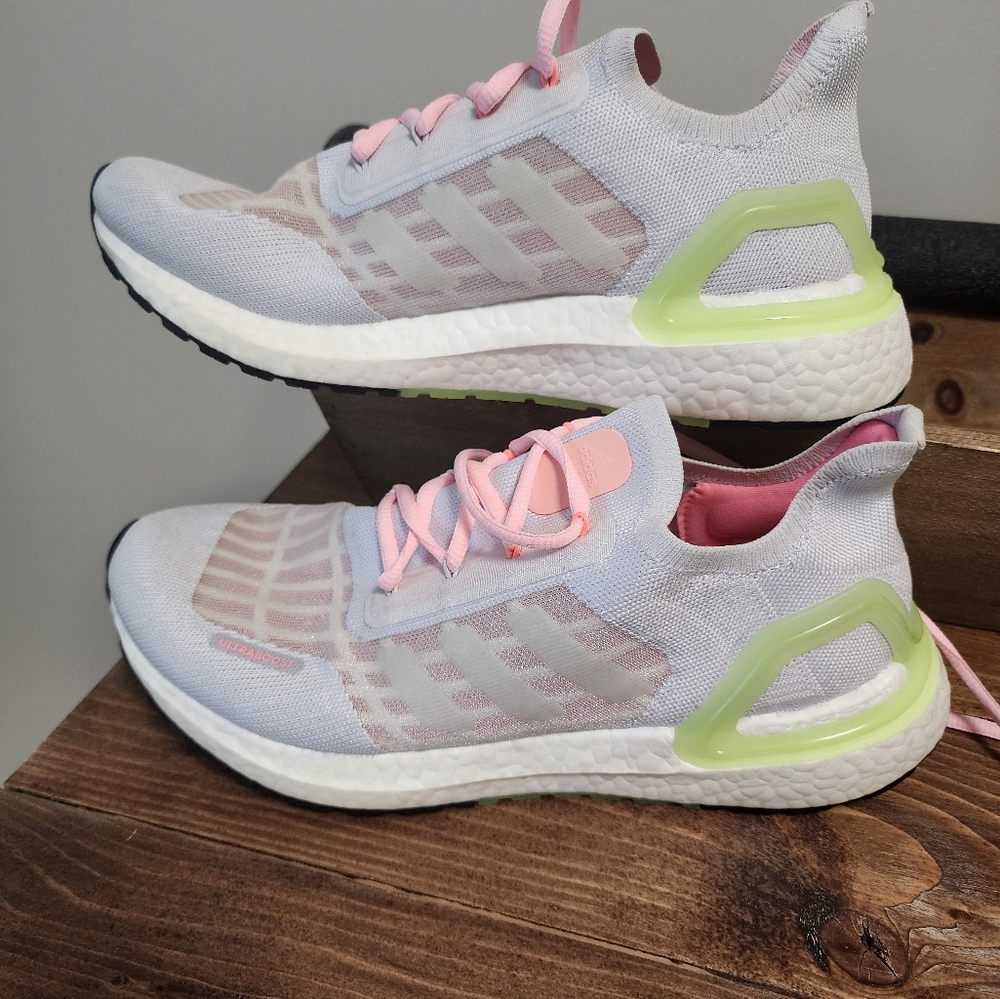Adidas Women's Ultraboost Summer Rdy Running Size 10. Light Gray/Pink